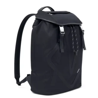 Zaino con patta firmata in nylon ECONYL®