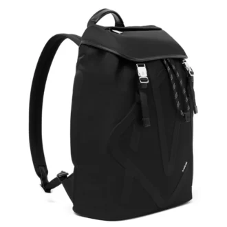 Zaino con patta firmata in nylon ECONYL®